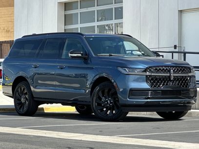 New 2027 Lincoln Navigator L Reserve w/ Jet Appearance Package