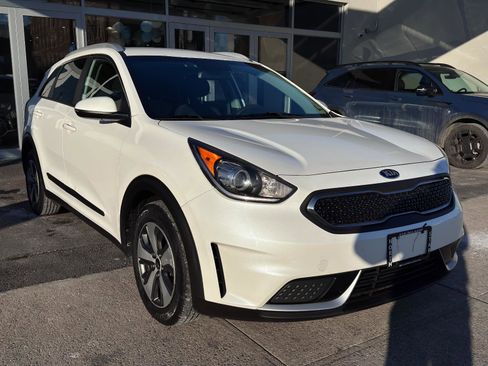 Used 2018 Kia Niro LX image 3