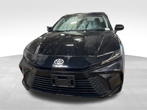 Used 2025 Toyota Camry LE image 10