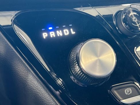 Used 2025 Chrysler Pacifica Select FWD image 23