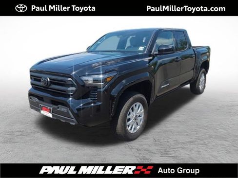 Certified 2025 Toyota Tacoma SR5 w/ SR5 Upgrade Package AWD/4WD image 1
