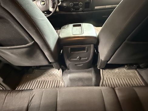 Used 2011 Chevrolet Silverado 2500 LT w/ Interior Plus Package AWD/4WD image 16