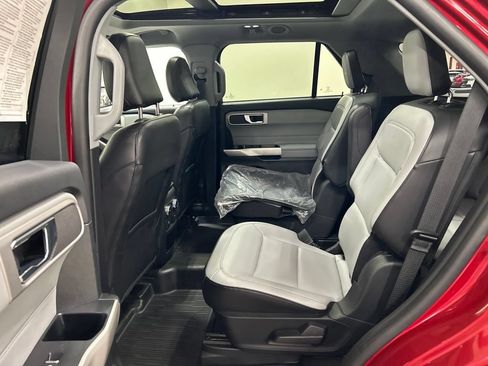 Certified 2021 Ford Explorer XLT w/ Equipment Group 202A AWD/4WD image 27