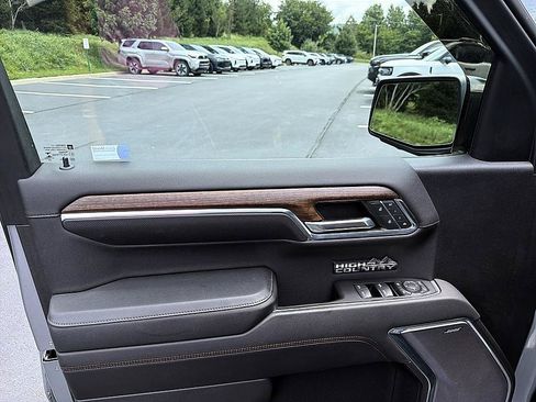 Used 2023 Chevrolet Silverado 1500 High Country w/ Technology Package AWD/4WD image 10