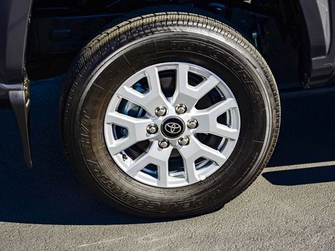 Certified 2025 Toyota Tacoma SR5 image 9