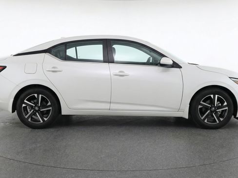 Used 2025 Nissan Sentra SV FWD image 11