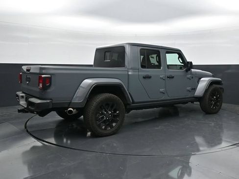 Used 2025 Jeep Gladiator Sport AWD/4WD image 2