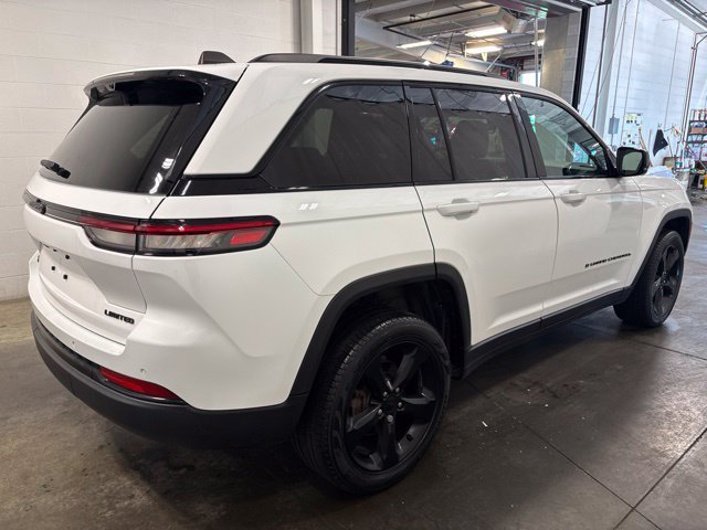 Used 2024 Jeep Grand Cherokee Limited w/ Luxury Tech Group II AWD/4WD image 4