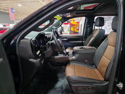 Used 2025 Chevrolet Silverado 3500 High Country w/ High Country Premium Package image 17