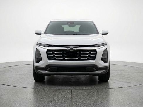 Used 2025 Chevrolet Equinox LT FWD image 2