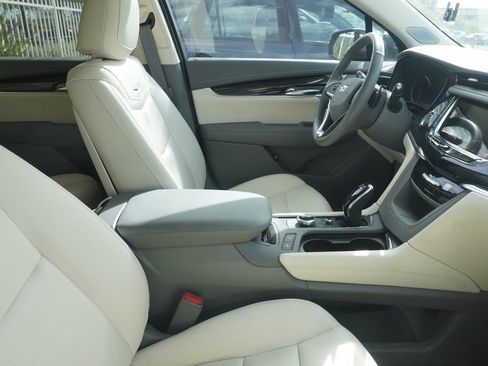 Certified 2025 Cadillac XT6 Premium Luxury FWD image 11