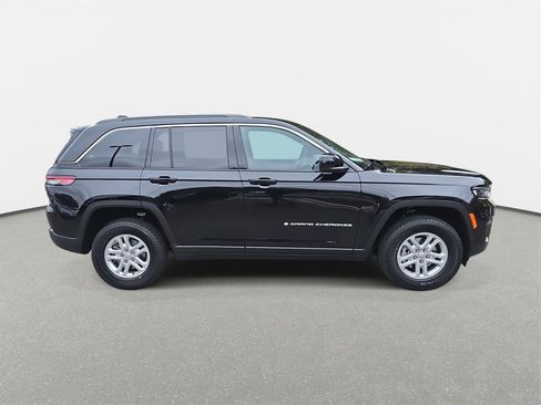 New 2025 Jeep Grand Cherokee Laredo w/ Luxury Tech Group I image 4
