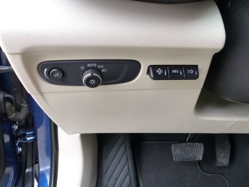 Used 2022 Buick Envision Essence w/ Technology Package I AWD/4WD image 24
