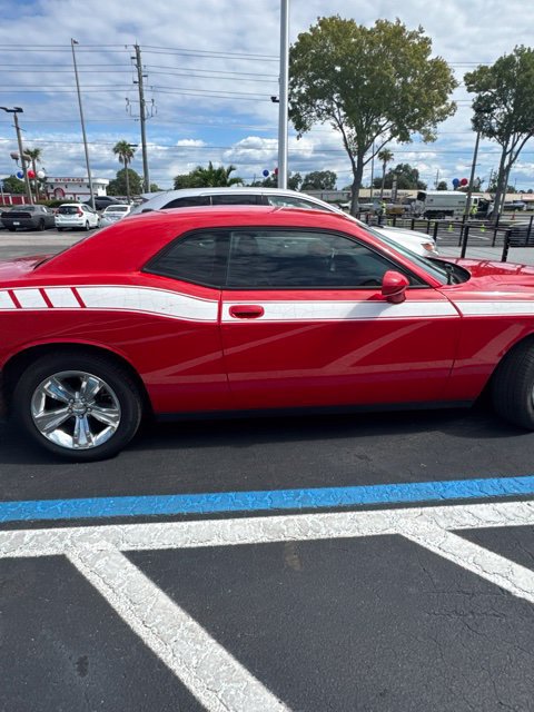 Used 2016 Dodge Challenger SXT RWD image 5