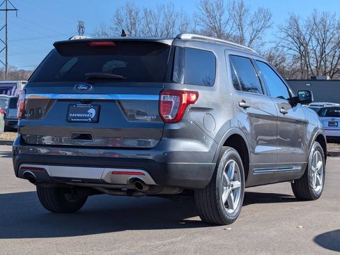 Used 2017 Ford Explorer XLT w/ Equipment Group 202A image 11