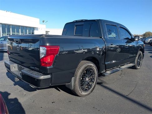 Used 2019 Nissan Titan SV w/ SV Convenience Package image 4