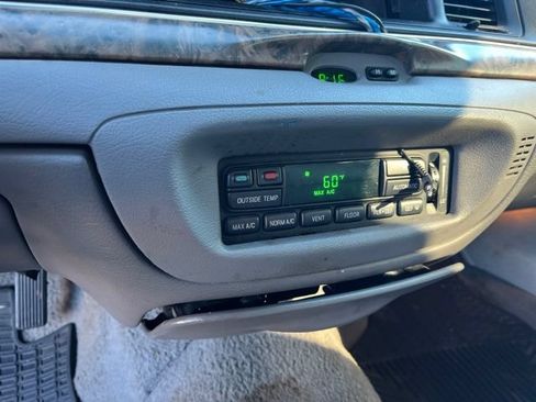Used 2000 Ford Crown Victoria LX RWD image 19