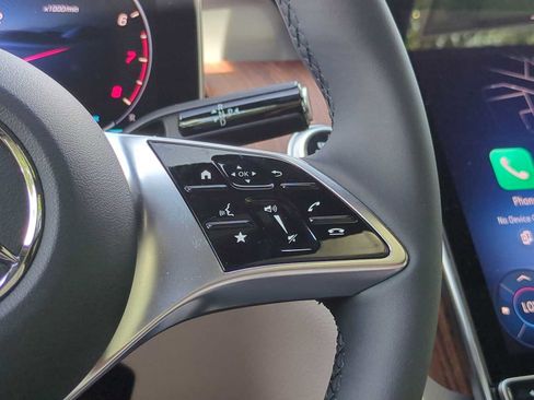 Used 2025 Mercedes-Benz GLC 300 4MATIC image 26