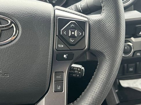 Used 2022 Toyota Tacoma TRD Off-Road image 27