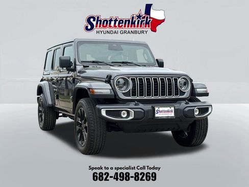 Used 2025 Jeep Wrangler Unlimited Sahara w/ Safety Group AWD/4WD image 3