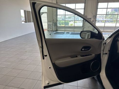 Used 2016 Honda HR-V EX image 10