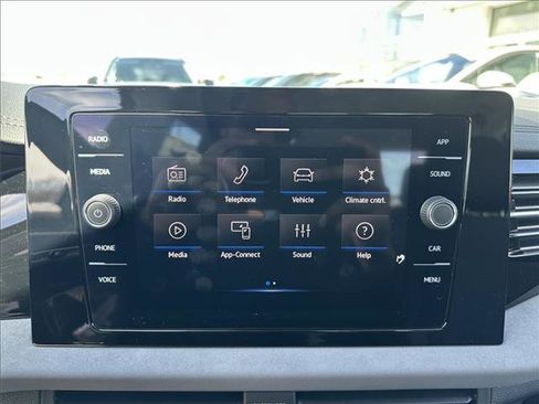 Used 2025 Volkswagen Jetta SE FWD image 15