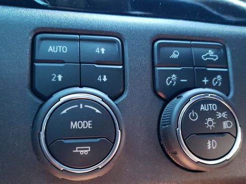 Used 2024 Chevrolet Silverado 1500 LT Trail Boss w/ LT Trail Boss Premium Package image 18