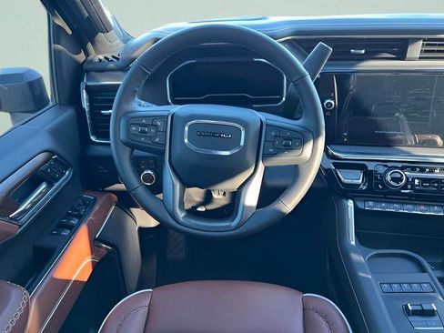 New 2025 GMC Sierra 3500 Denali Ultimate AWD/4WD image 11