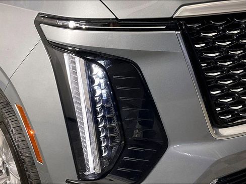 Used 2025 Cadillac Escalade Premium Luxury image 42