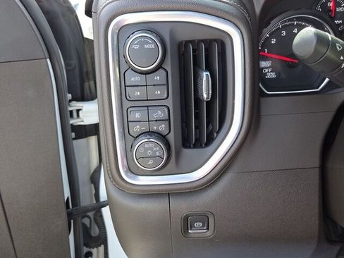 Used 2022 Chevrolet Silverado 1500 LTZ AWD/4WD image 27