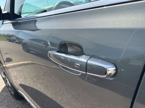 Used 2018 GMC Acadia Denali AWD/4WD image 11