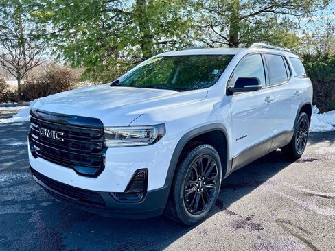 Used 2023 GMC Acadia SLE w/ Driver Convenience Package image 3