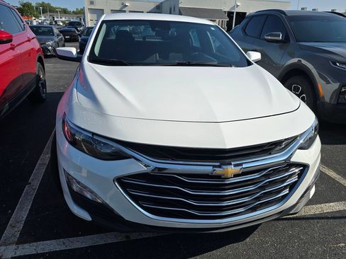 Used 2024 Chevrolet Malibu LT FWD image 2