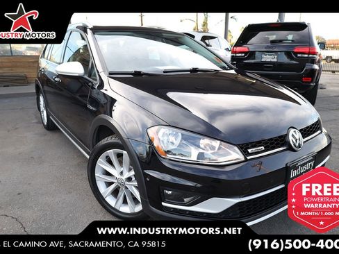 Used 2017 Volkswagen Golf S image 1