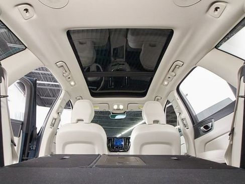 Certified 2023 Volvo XC60 B5 Plus w/ Climate Package AWD/4WD image 24
