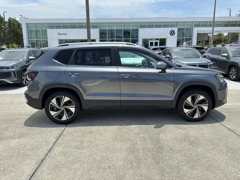 New 2026 Volkswagen Taos SE AWD/4WD image 3
