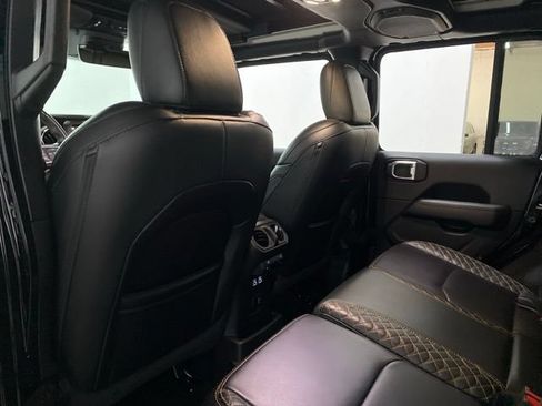 Used 2022 Jeep Wrangler Unlimited Sahara AWD/4WD image 19
