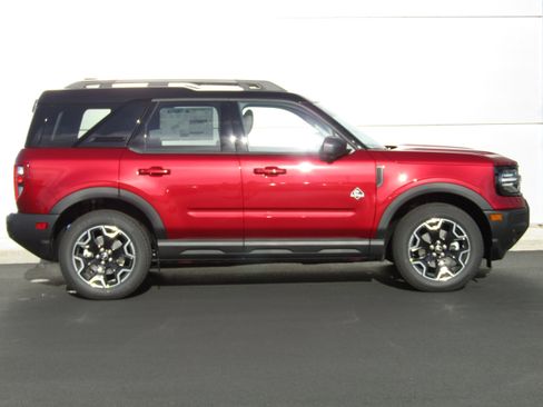 New 2025 Ford Bronco Sport Outer Banks w/ Outer Banks Tech Package+ AWD/4WD image 4