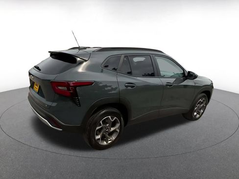 Used 2025 Chevrolet Trax LT w/ LT Convenience Package FWD image 15