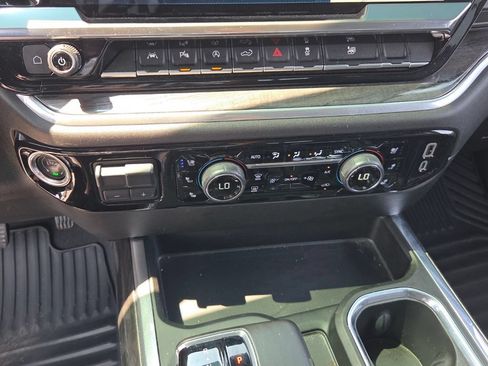 Certified 2025 Chevrolet Silverado 1500 LTZ w/ Technology Package AWD/4WD image 18