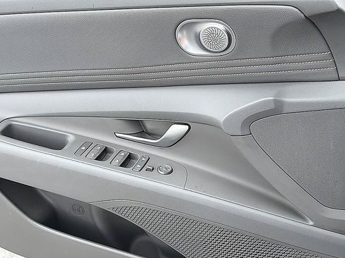 Certified 2025 Hyundai Elantra SEL FWD image 20