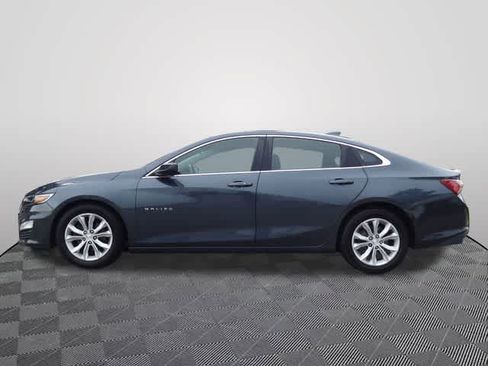 Used 2019 Chevrolet Malibu LT w/ Leather Package FWD image 2
