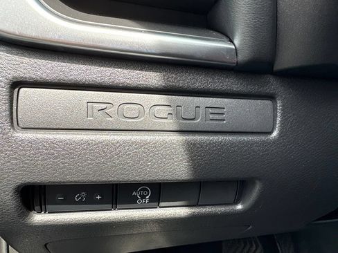 Used 2023 Nissan Rogue S AWD/4WD image 18