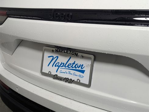 New 2025 Jeep Grand Cherokee Altitude image 8