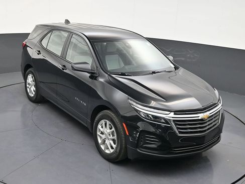 Used 2023 Chevrolet Equinox LS image 18