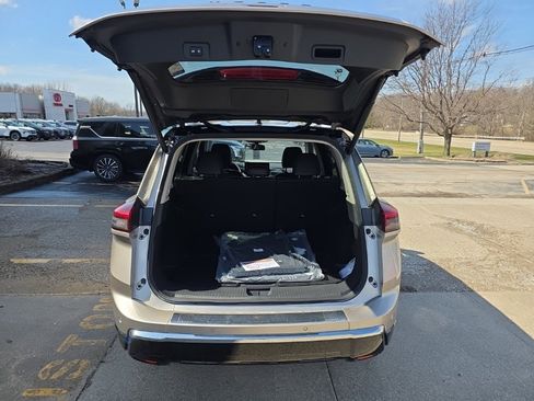 New 2026 Nissan Rogue Platinum image 7