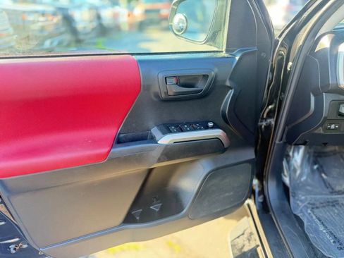 Used 2017 Toyota Tacoma SR5 w/ Tow Package AWD/4WD image 11