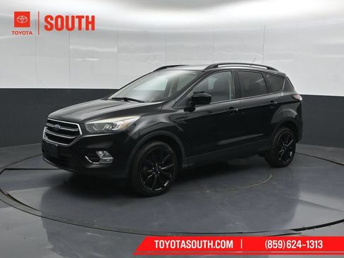 Used 2017 Ford Escape SE w/ Equipment Group 201A AWD/4WD image 6