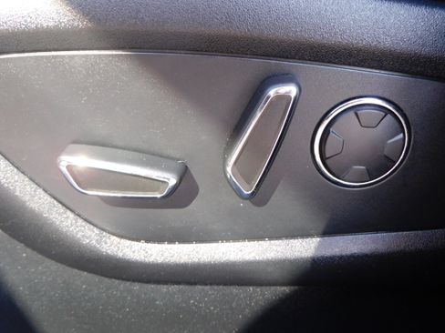 Used 2018 Lincoln MKC Reserve image 11