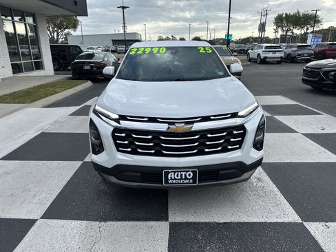 Used 2025 Chevrolet Equinox LT w/ Safety and Technology Package image 2